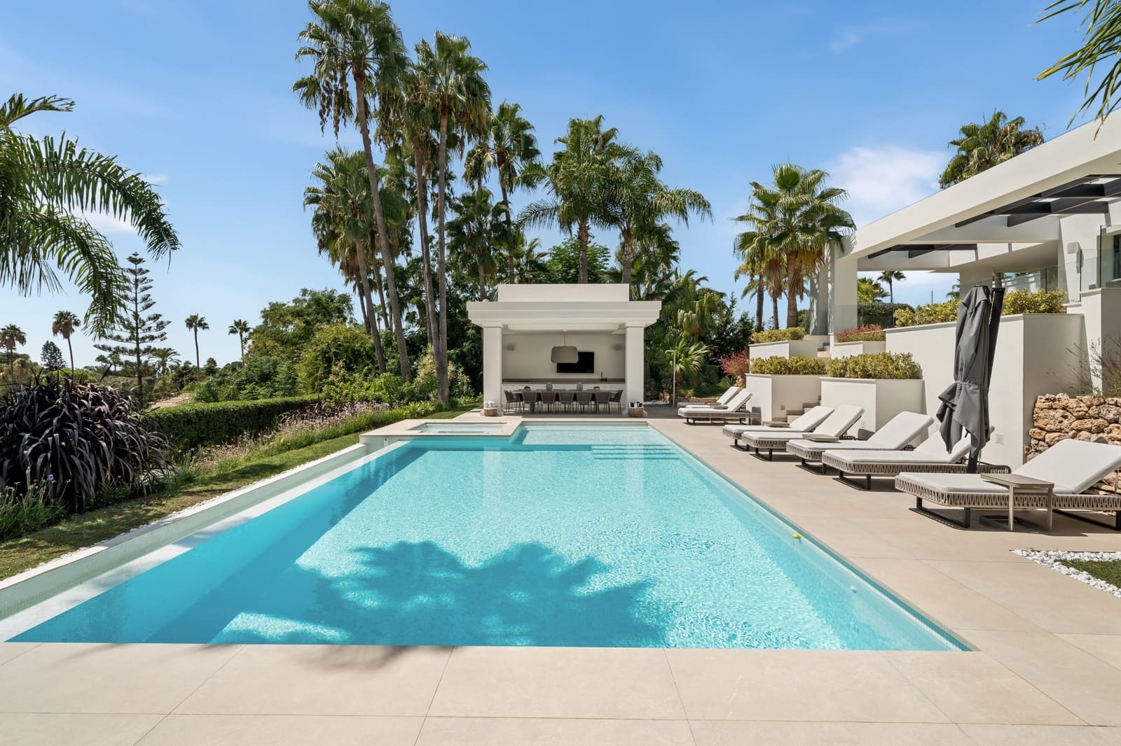 7 chambre Villa/Maison à vendre à El Paraiso avec piscine garage - 6 850 000 € (Ref: 10180068)