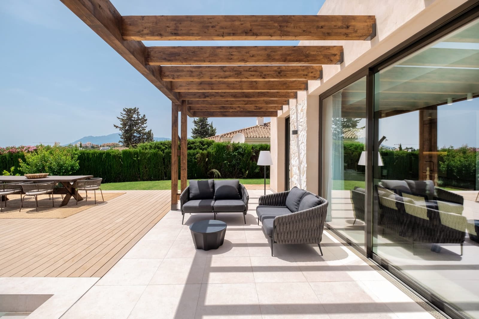 4 bedroom Villa for sale in Benahavis with pool - € 2,325,000 (Ref: 6934595)