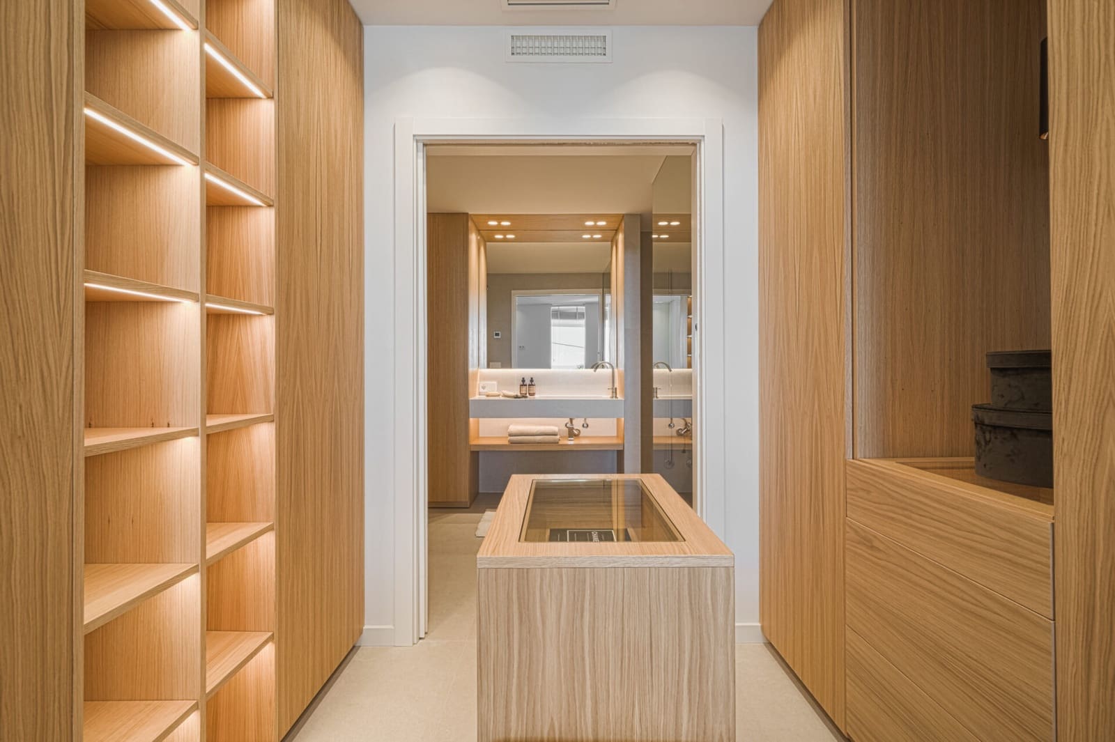 3 bedroom Apartment for sale in Nueva Andalucia with pool garage - € 1,595,000 (Ref: 7357531)