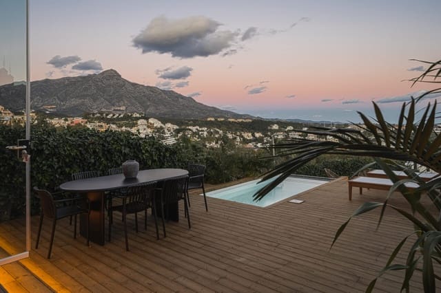 3 bedroom Apartment for sale in Nueva Andalucia, Marbella with pool garage - € 1,595,000 (Ref: 7357531)