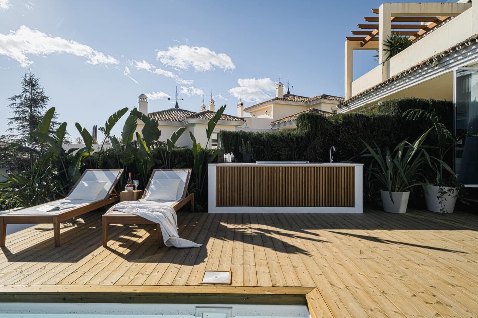 3 bedroom Apartment for sale in Nueva Andalucia with pool garage - € 1,595,000 (Ref: 7357531)