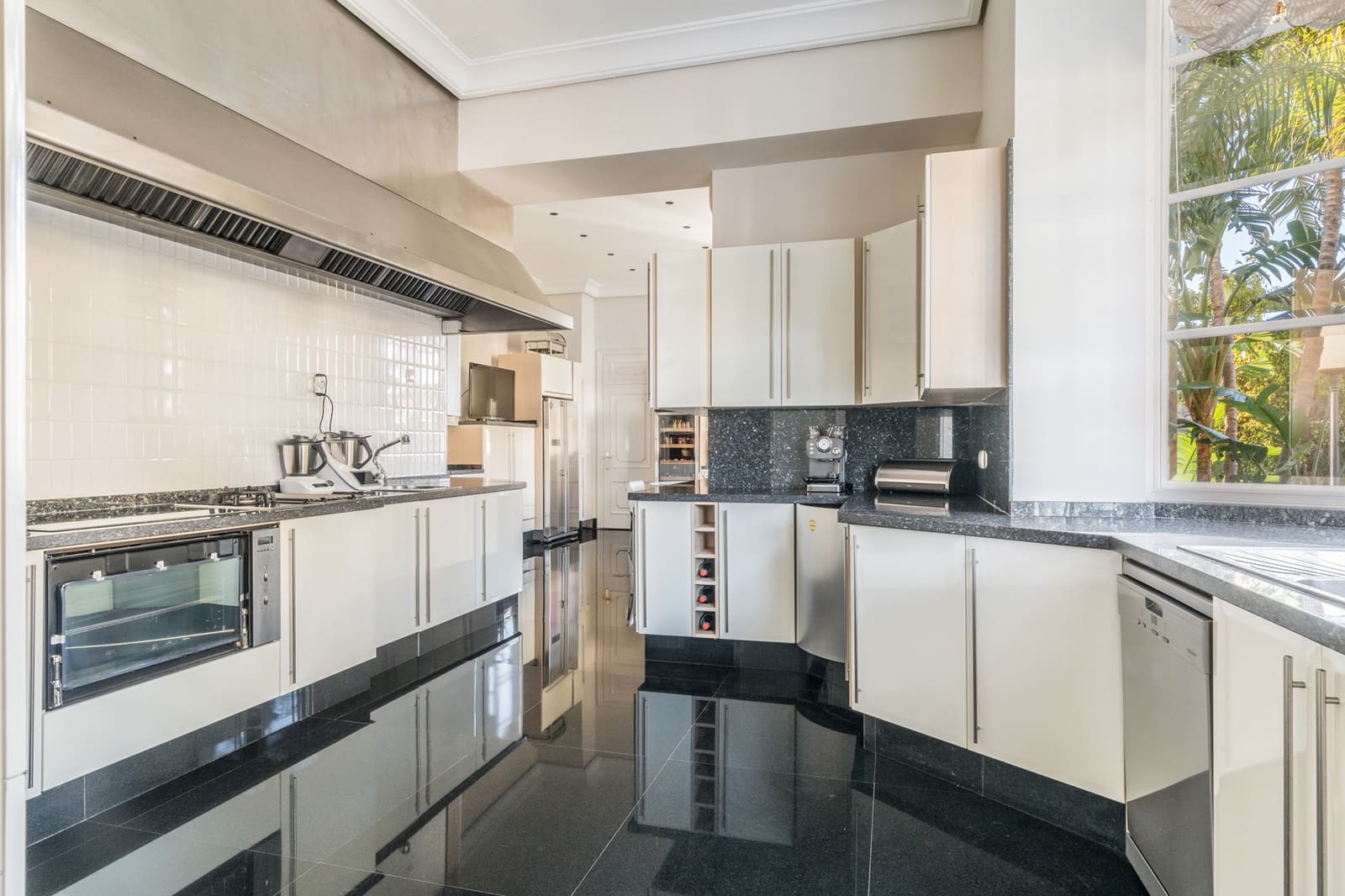 7 bedroom Villa for sale in Mijas with pool - € 3,560,000 (Ref: 7379593)