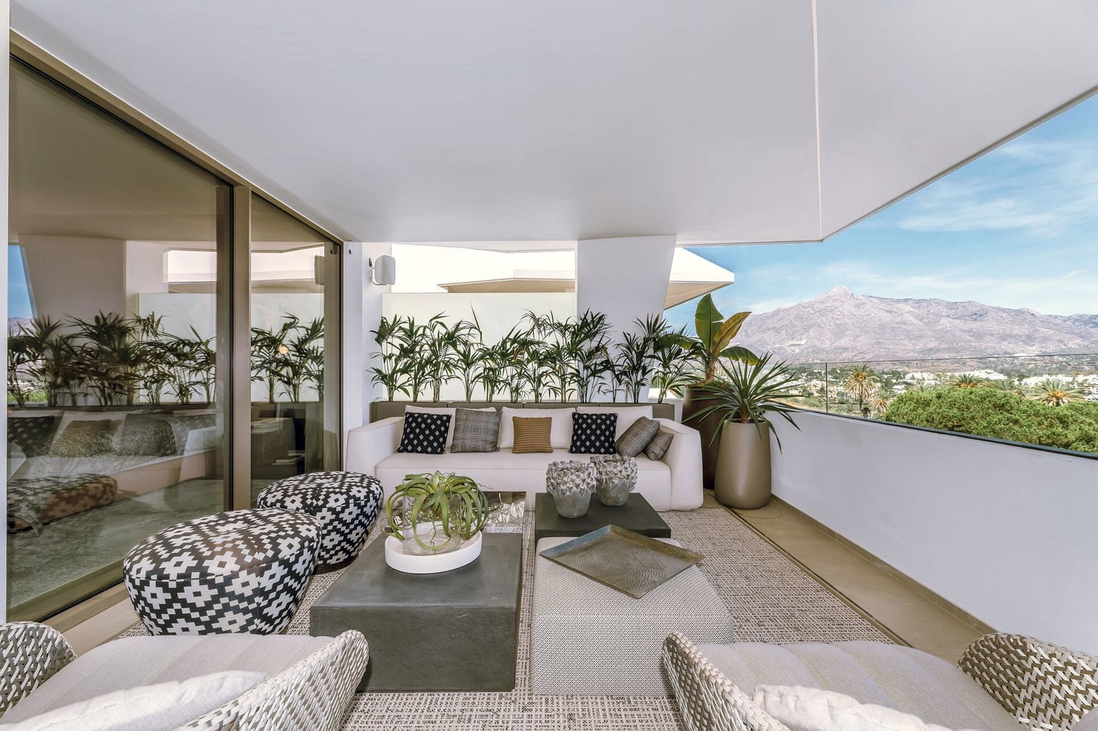 4 bedroom Villa for sale in Nueva Andalucia with pool garage - € 4,495,000 (Ref: 7531182)