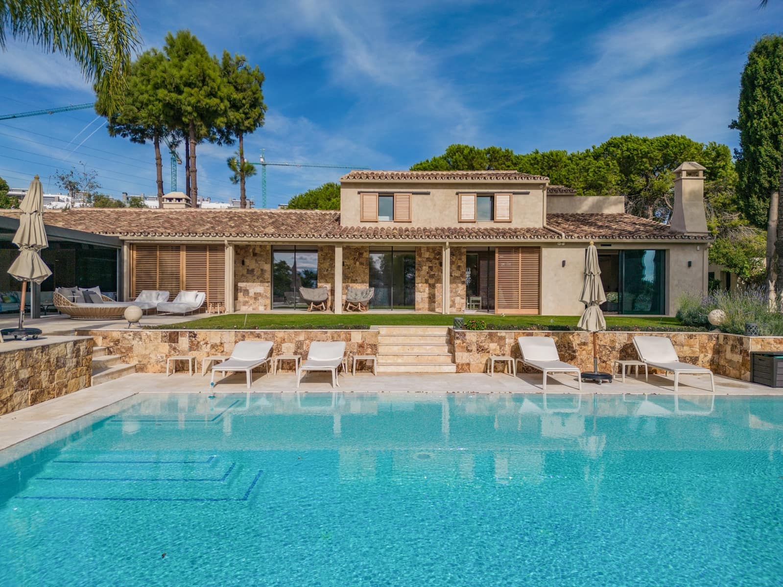 6 sypialnia Willa na sprzedaż w Rio Real z basenem garażem - 3 500 000 € (Ref: 7809195)