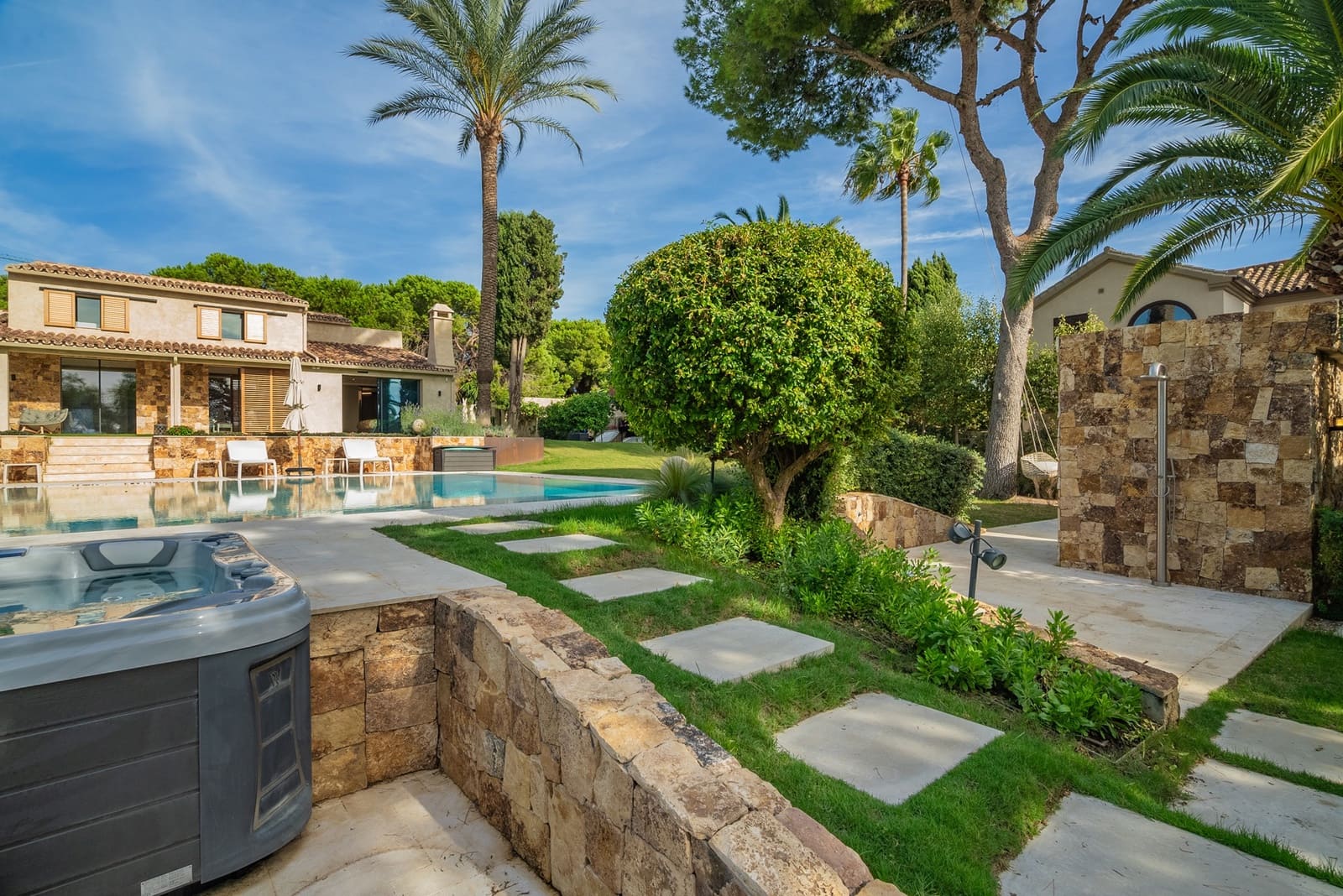 6 sypialnia Willa na sprzedaż w Rio Real z basenem garażem - 3 500 000 € (Ref: 7809195)