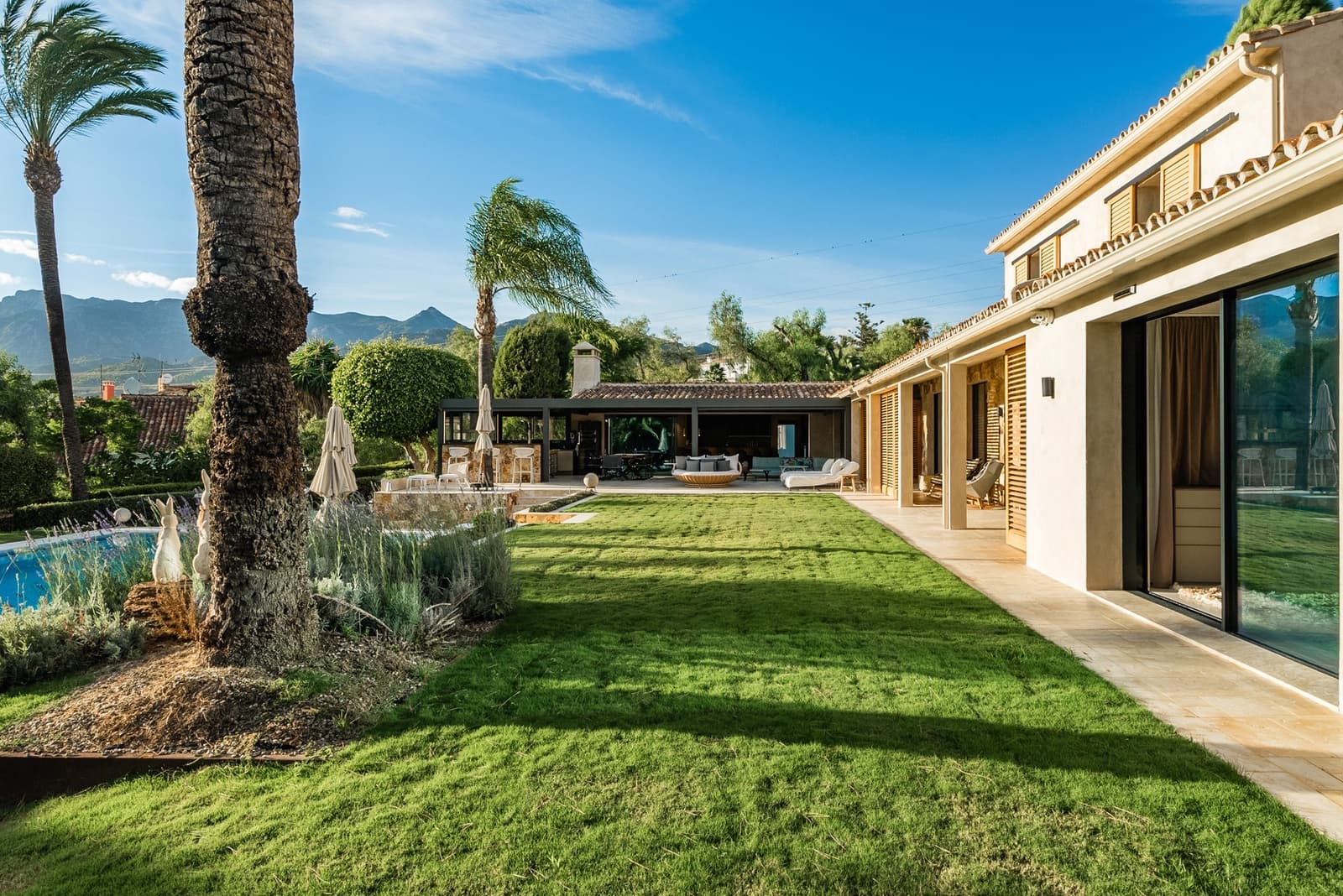 6 sypialnia Willa na sprzedaż w Rio Real z basenem garażem - 3 500 000 € (Ref: 7809195)