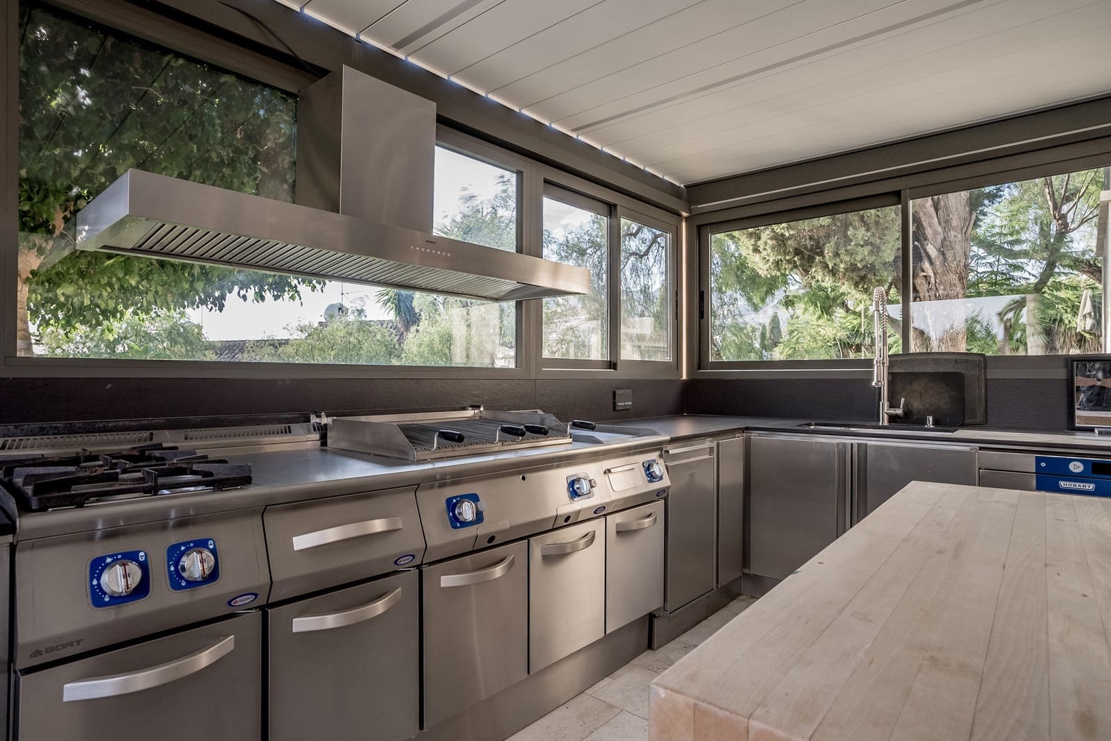 6 sypialnia Willa na sprzedaż w Rio Real z basenem garażem - 3 500 000 € (Ref: 7809195)