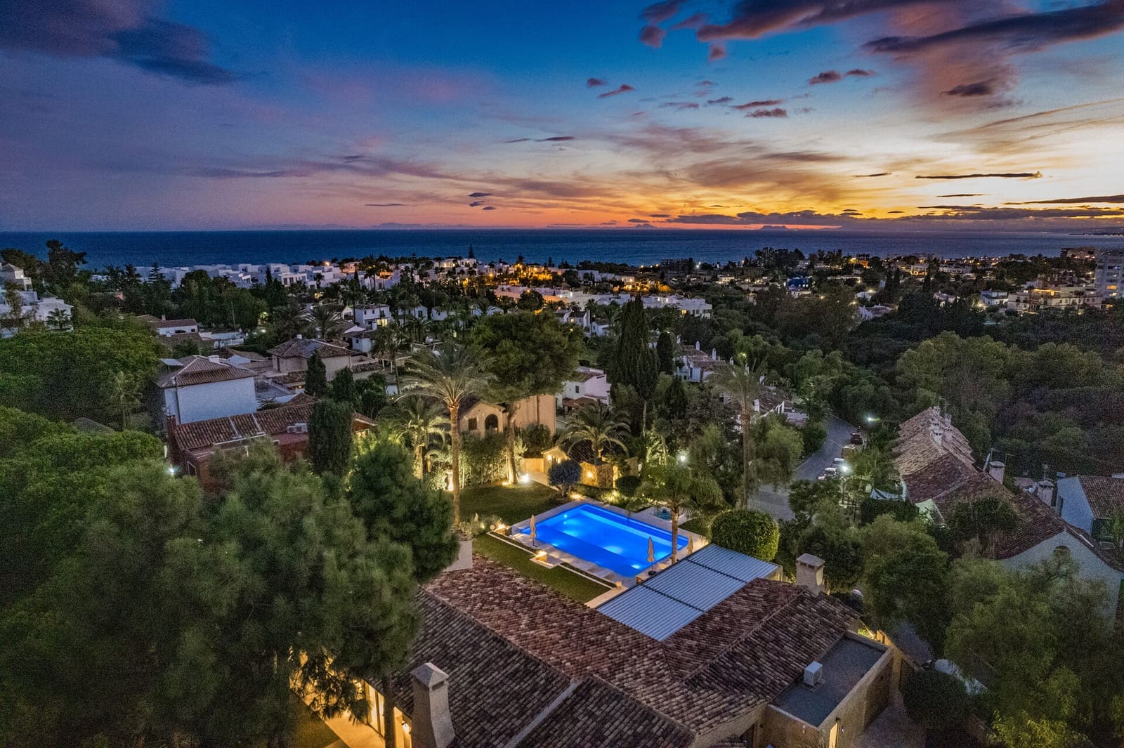 6 sypialnia Willa na sprzedaż w Rio Real z basenem garażem - 3 500 000 € (Ref: 7809195)