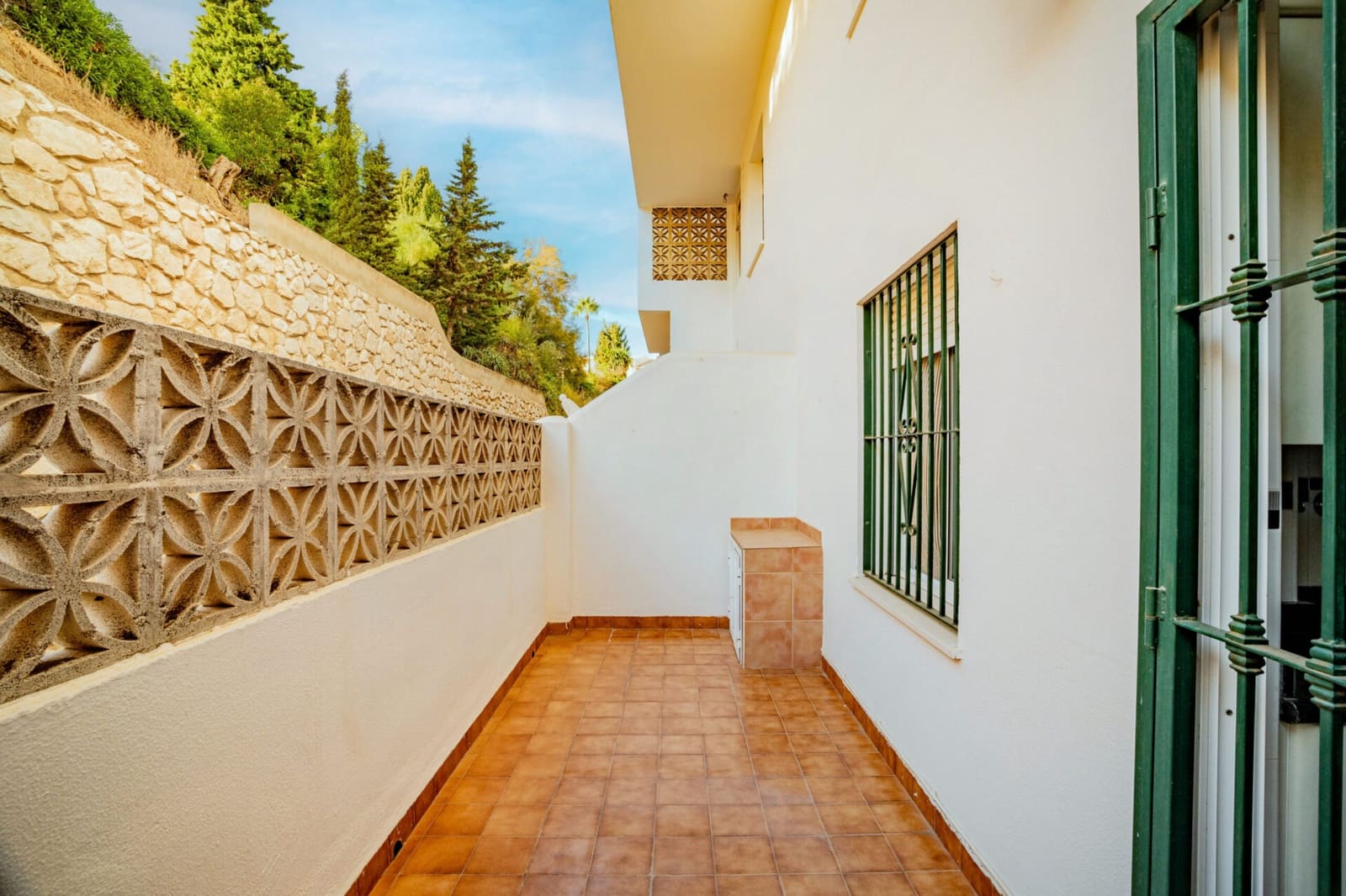 2 bedroom Apartment for sale in Fuengirola with pool garage - € 335,000 (Ref: 7824923)