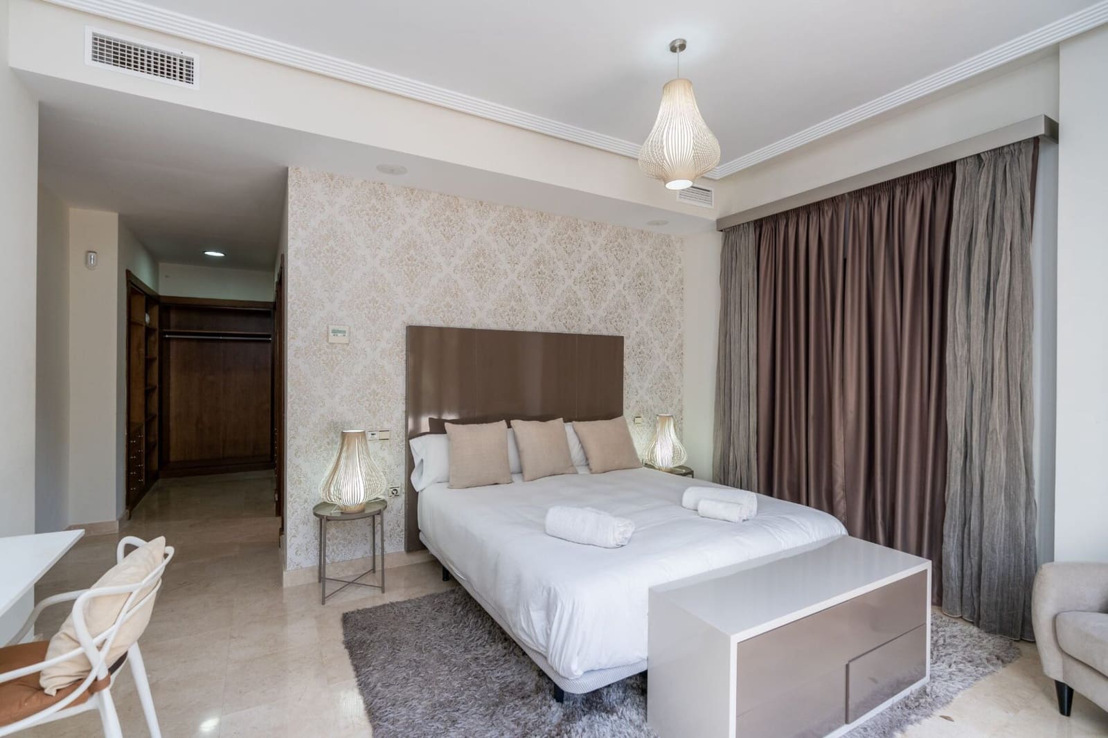 4 bedroom Villa for sale in Benahavis with pool - € 1,275,000 (Ref: 7948246)