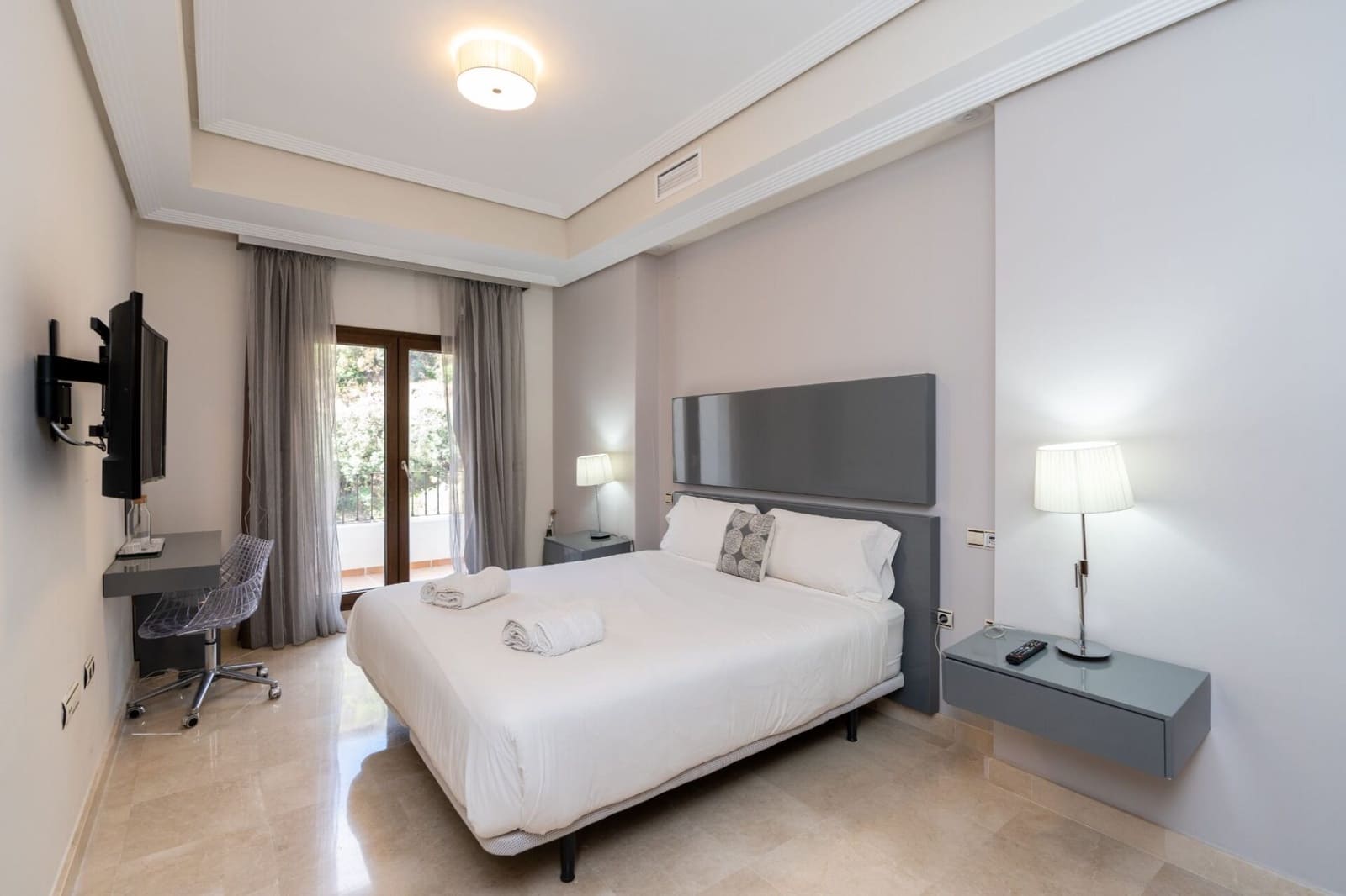 4 bedroom Villa for sale in Benahavis with pool - € 1,275,000 (Ref: 7948246)