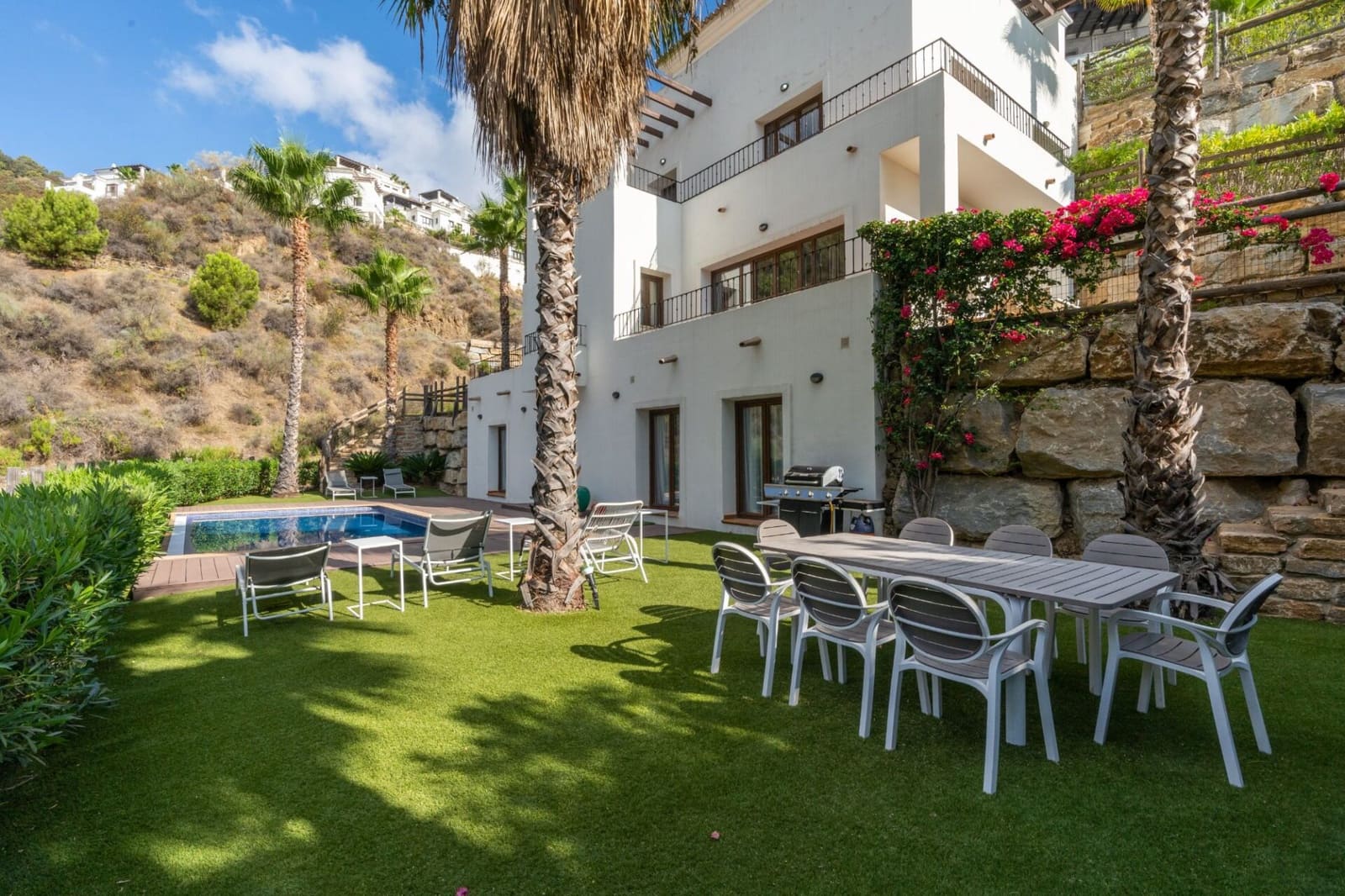 4 bedroom Villa for sale in Benahavis with pool - € 1,275,000 (Ref: 7948246)