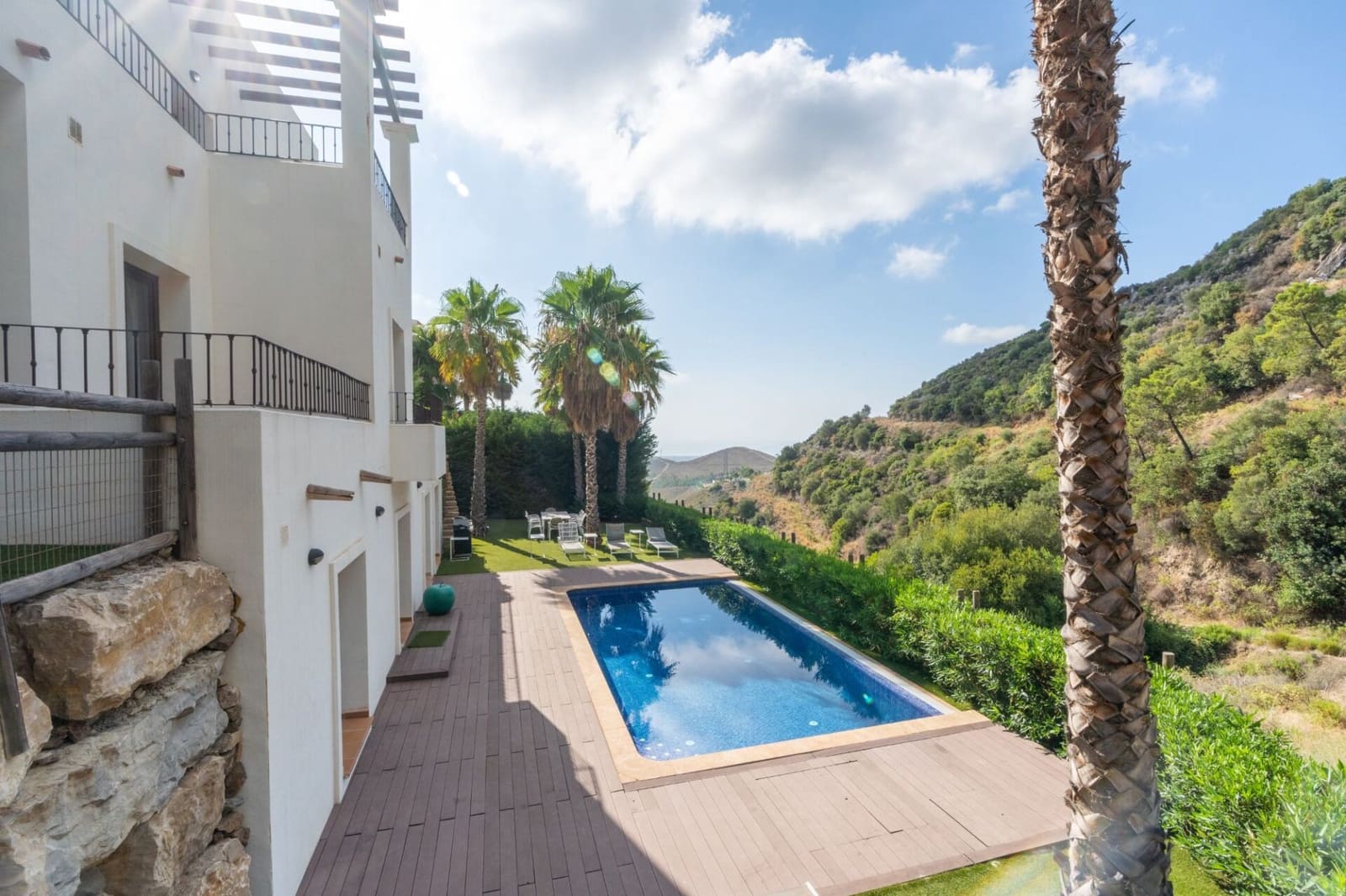 4 bedroom Villa for sale in Benahavis with pool - € 1,275,000 (Ref: 7948246)