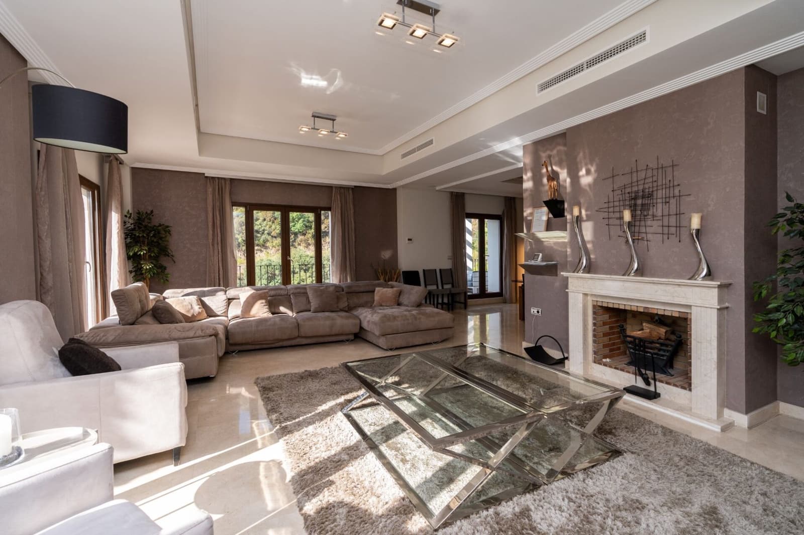 4 bedroom Villa for sale in Benahavis with pool - € 1,275,000 (Ref: 7948246)