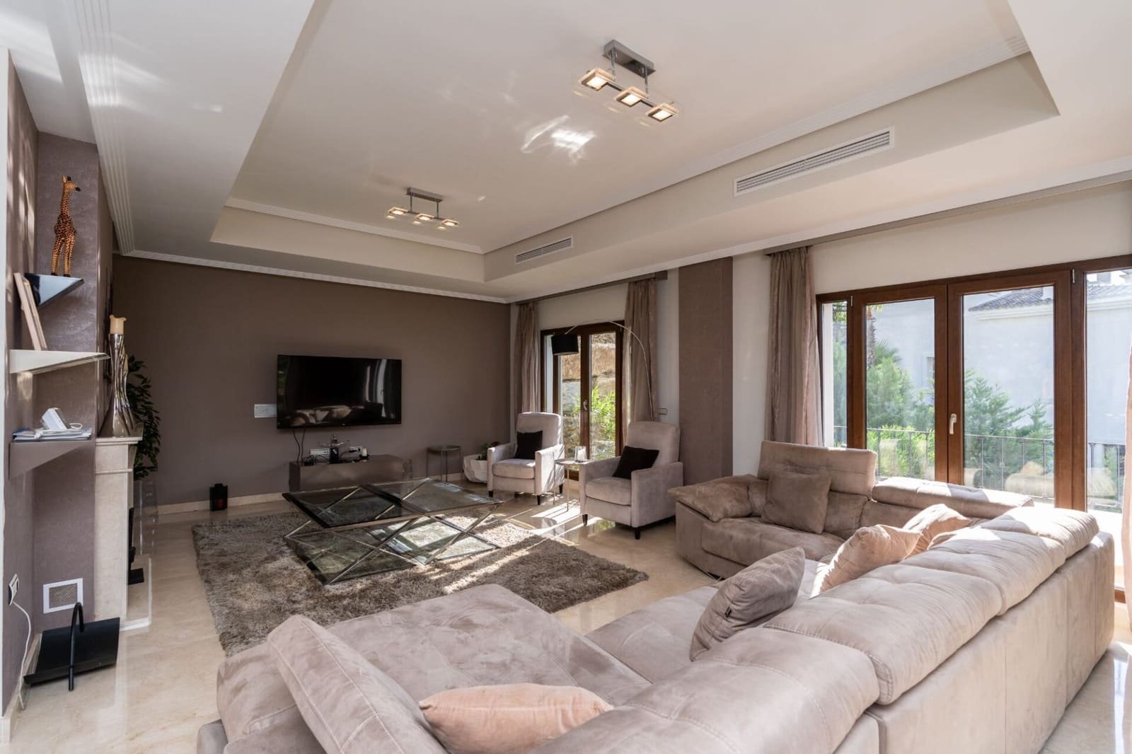 4 bedroom Villa for sale in Benahavis with pool - € 1,275,000 (Ref: 7948246)