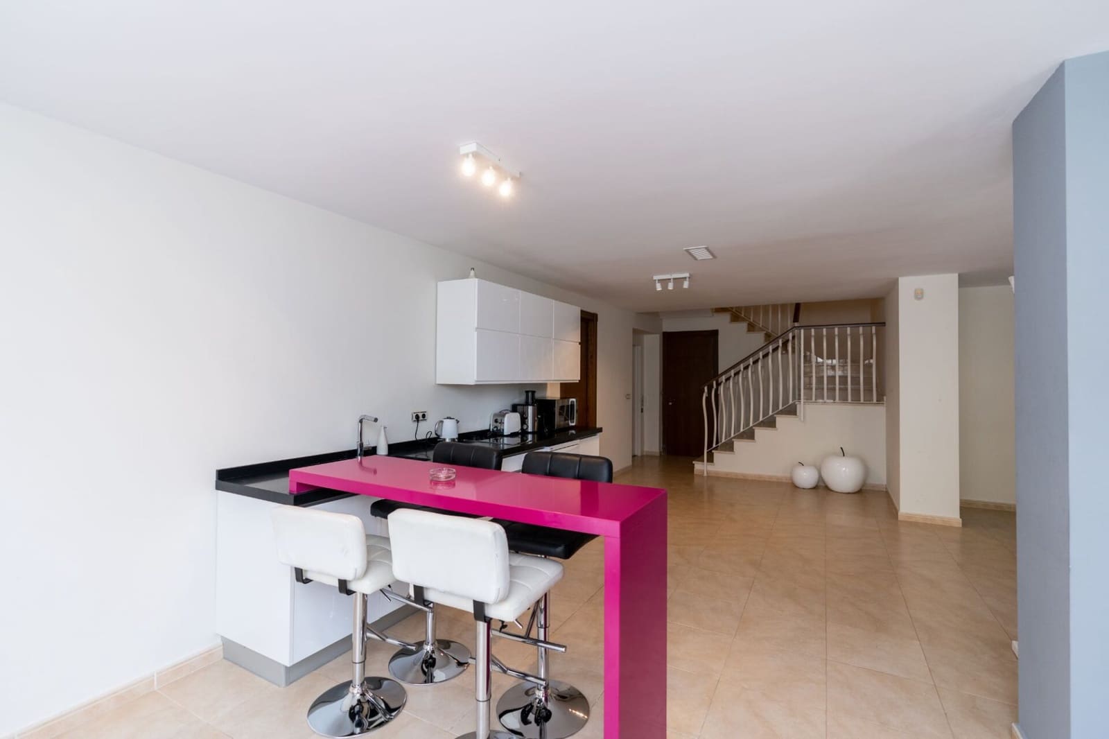 4 bedroom Villa for sale in Benahavis with pool - € 1,275,000 (Ref: 7948246)