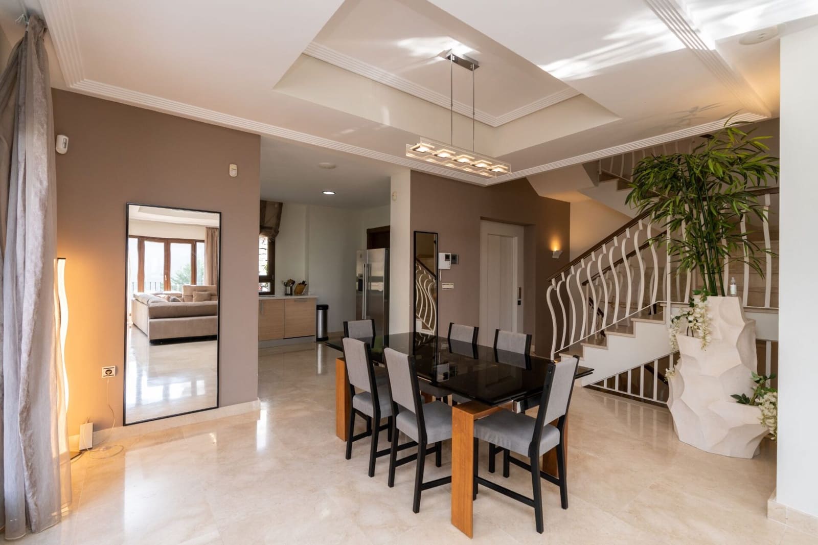 4 bedroom Villa for sale in Benahavis with pool - € 1,275,000 (Ref: 7948246)