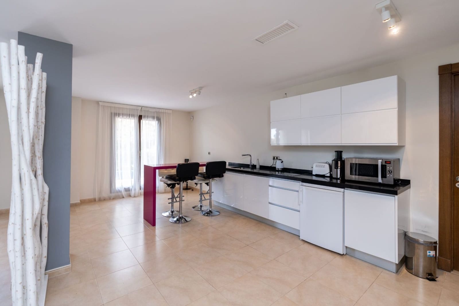 4 bedroom Villa for sale in Benahavis with pool - € 1,275,000 (Ref: 7948246)