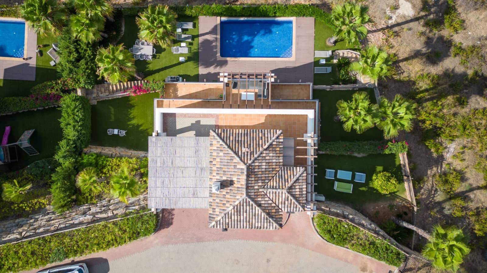 4 bedroom Villa for sale in Benahavis with pool - € 1,275,000 (Ref: 7948246)