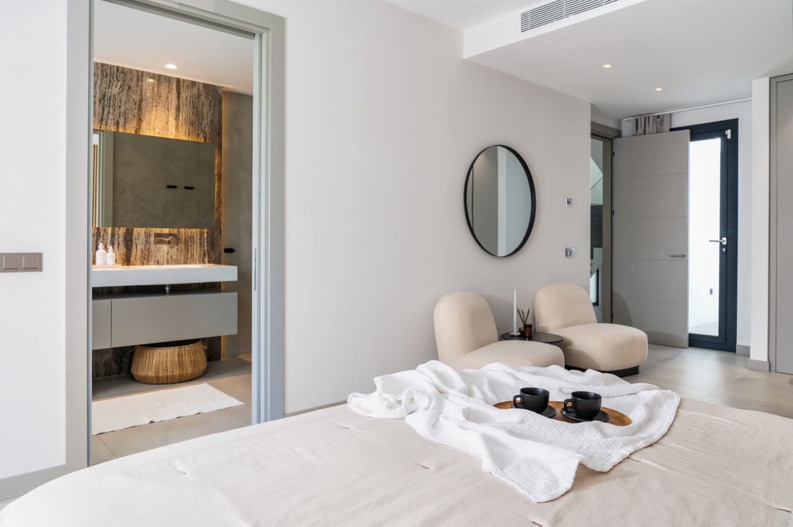 5 slaapkamer Villa te koop in Nueva Andalucia met zwembad garage - € 4.500.000 (Ref: 7969044)