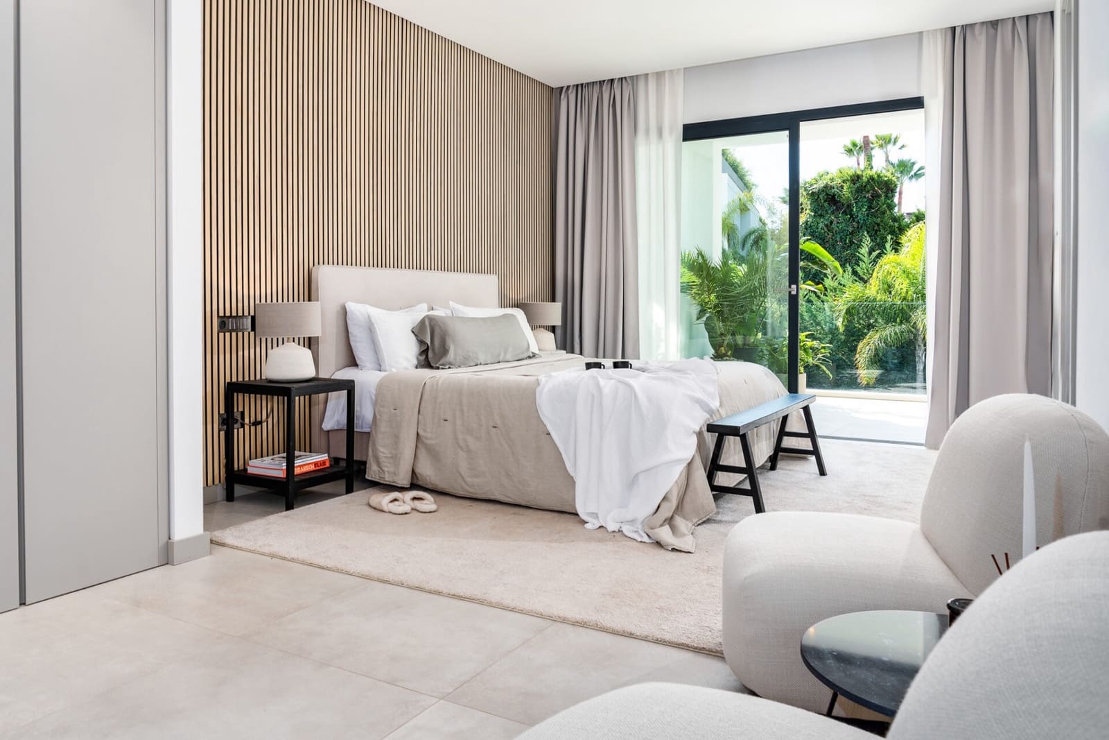 5 slaapkamer Villa te koop in Nueva Andalucia met zwembad garage - € 4.500.000 (Ref: 7969044)