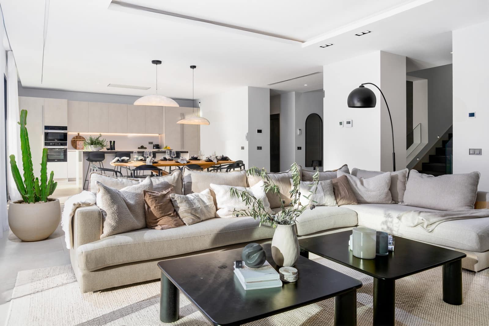 5 slaapkamer Villa te koop in Nueva Andalucia met zwembad garage - € 4.500.000 (Ref: 7969044)