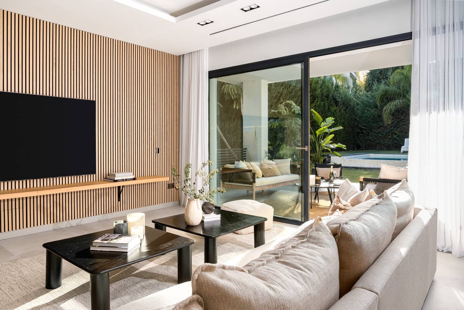 5 slaapkamer Villa te koop in Nueva Andalucia met zwembad garage - € 4.500.000 (Ref: 7969044)