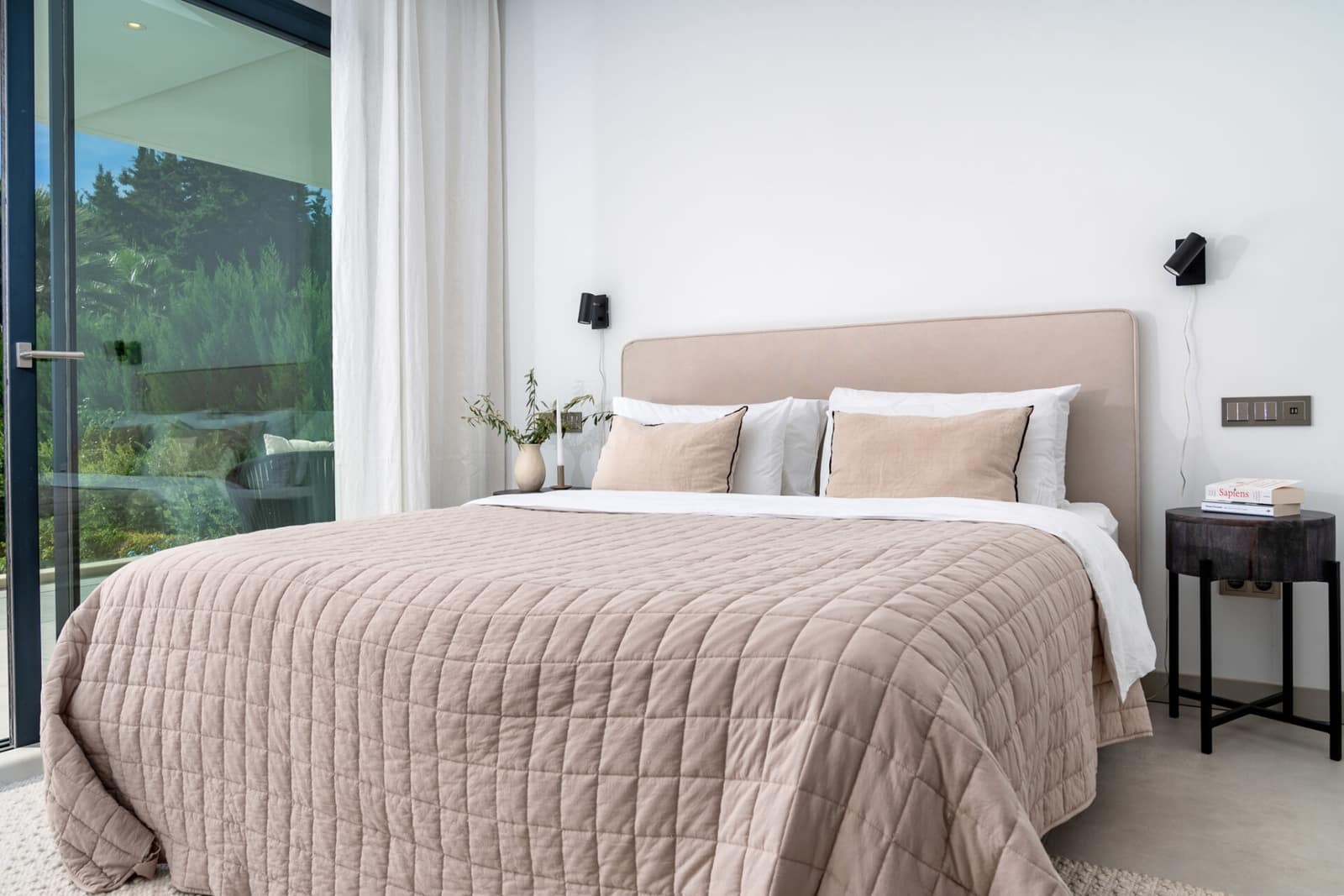 5 slaapkamer Villa te koop in Nueva Andalucia met zwembad garage - € 4.500.000 (Ref: 7969044)