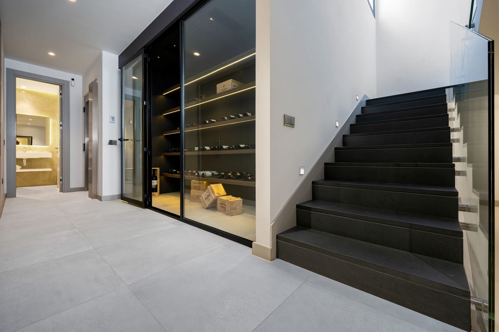 5 slaapkamer Villa te koop in Nueva Andalucia met zwembad garage - € 4.500.000 (Ref: 7969044)