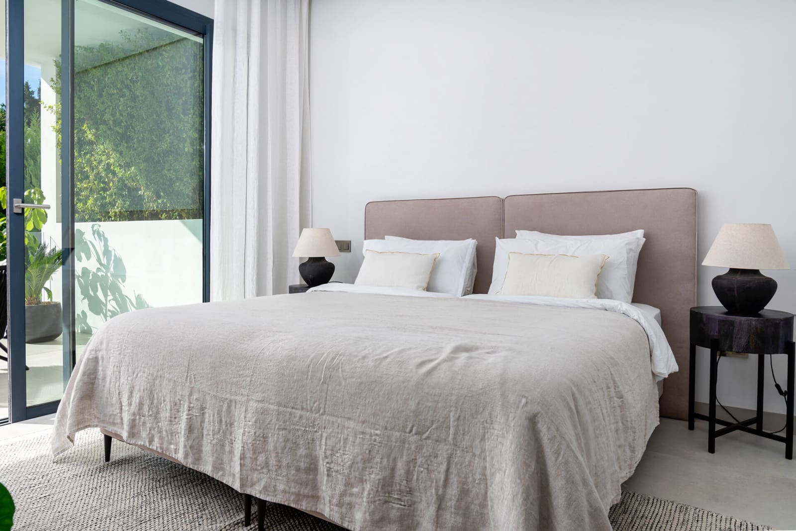 5 slaapkamer Villa te koop in Nueva Andalucia met zwembad garage - € 4.500.000 (Ref: 7969044)