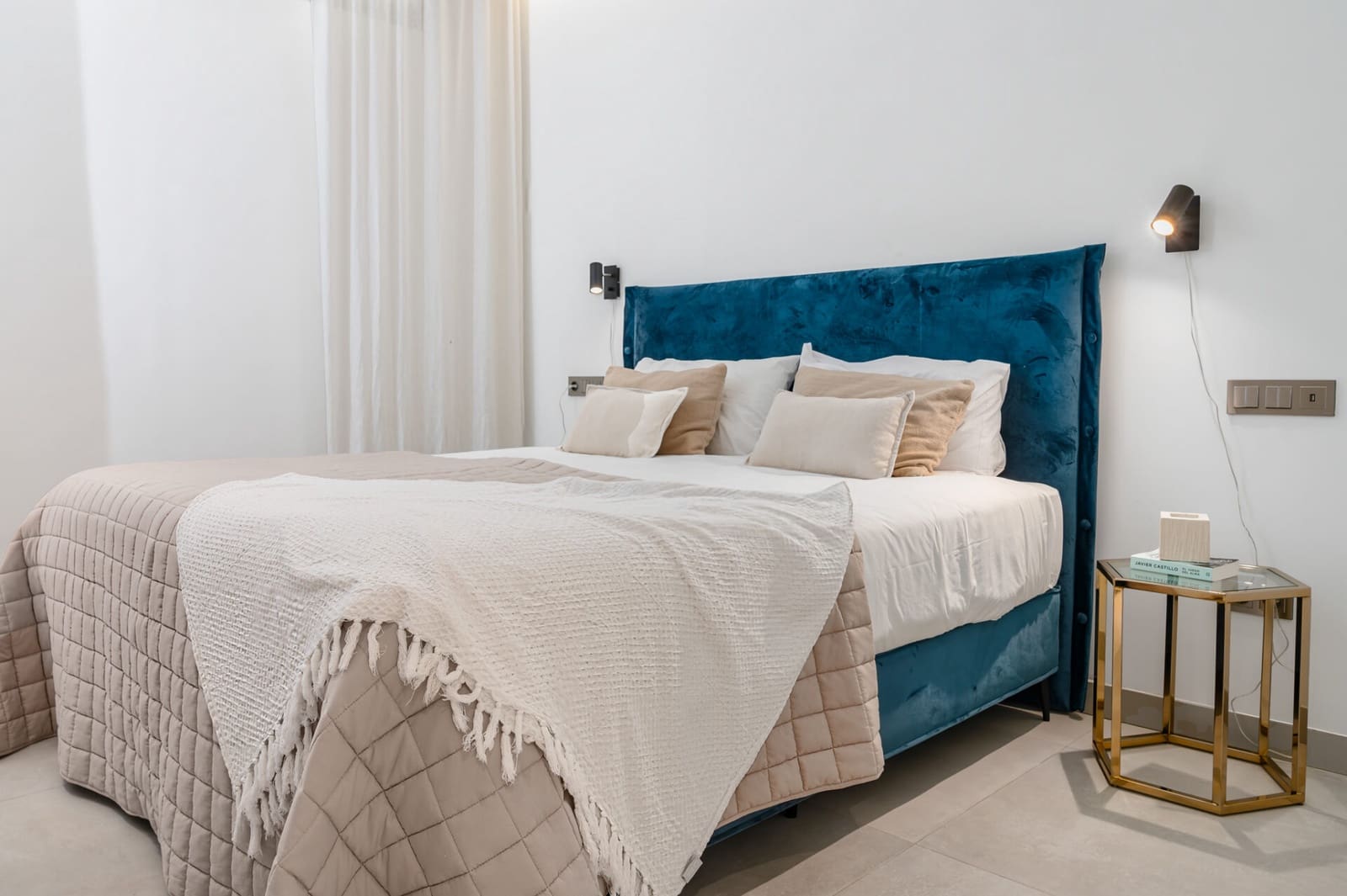 5 slaapkamer Villa te koop in Nueva Andalucia met zwembad garage - € 4.500.000 (Ref: 7969044)