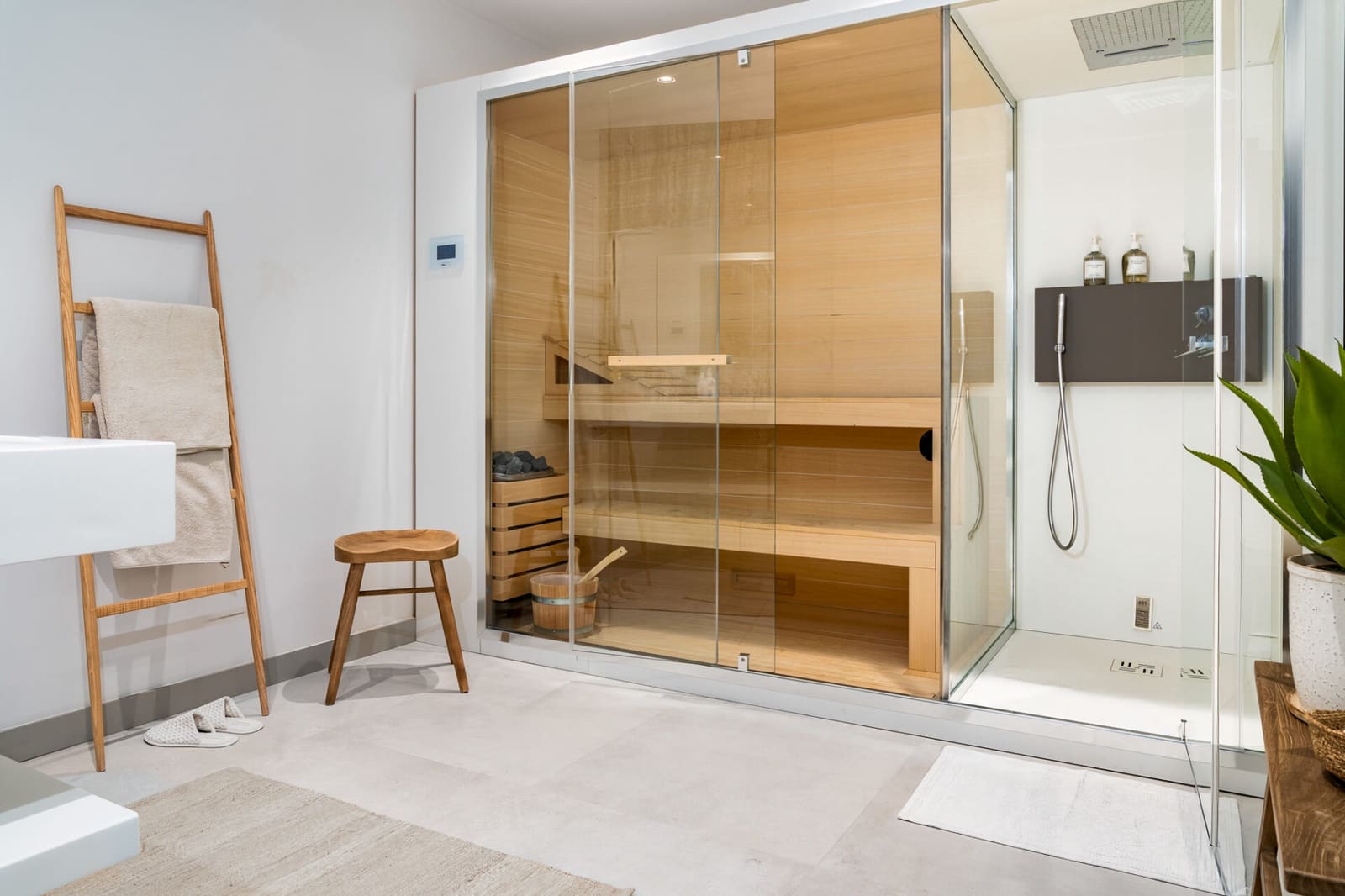 5 slaapkamer Villa te koop in Nueva Andalucia met zwembad garage - € 4.500.000 (Ref: 7969044)