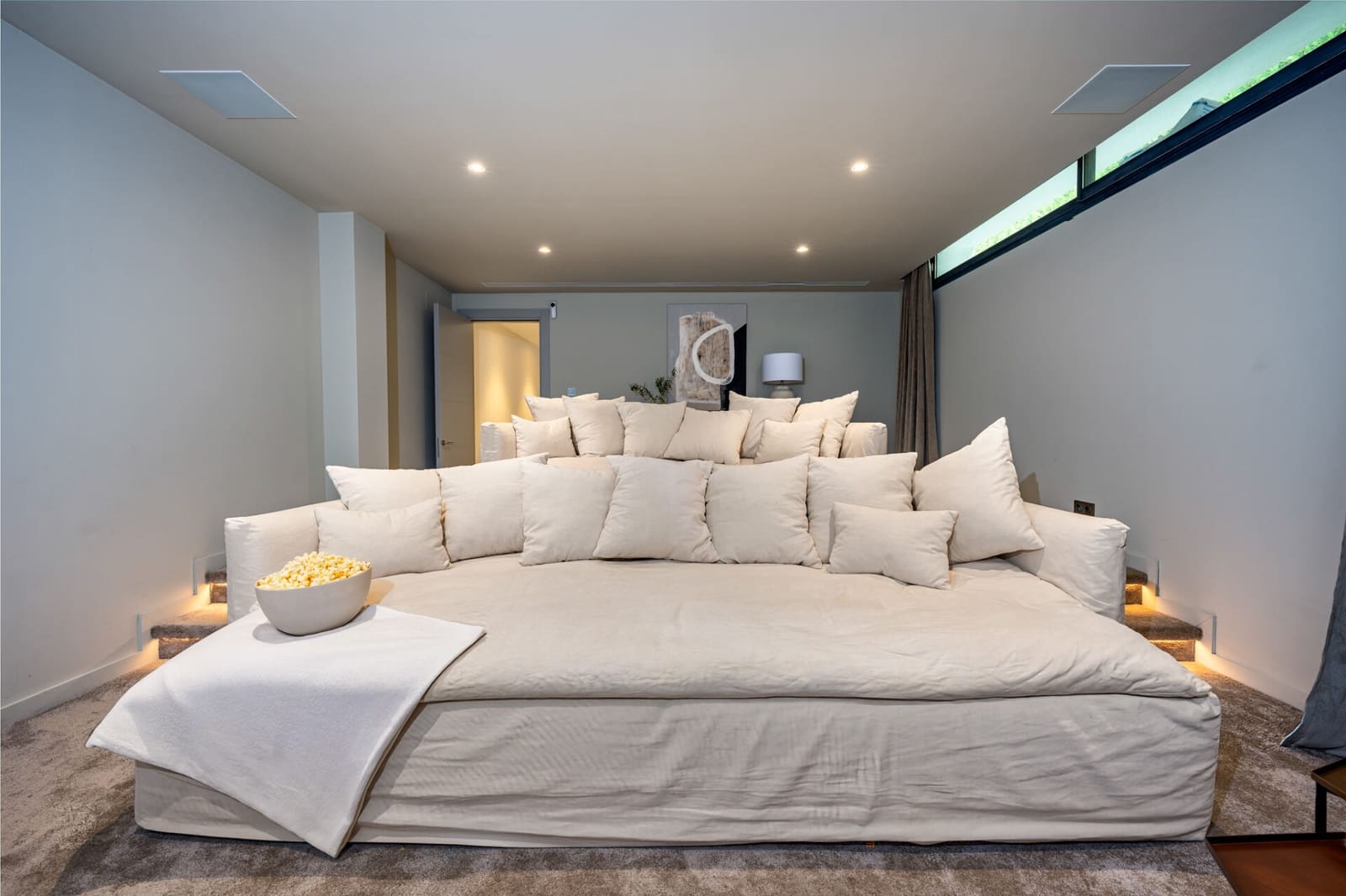 5 slaapkamer Villa te koop in Nueva Andalucia met zwembad garage - € 4.500.000 (Ref: 7969044)