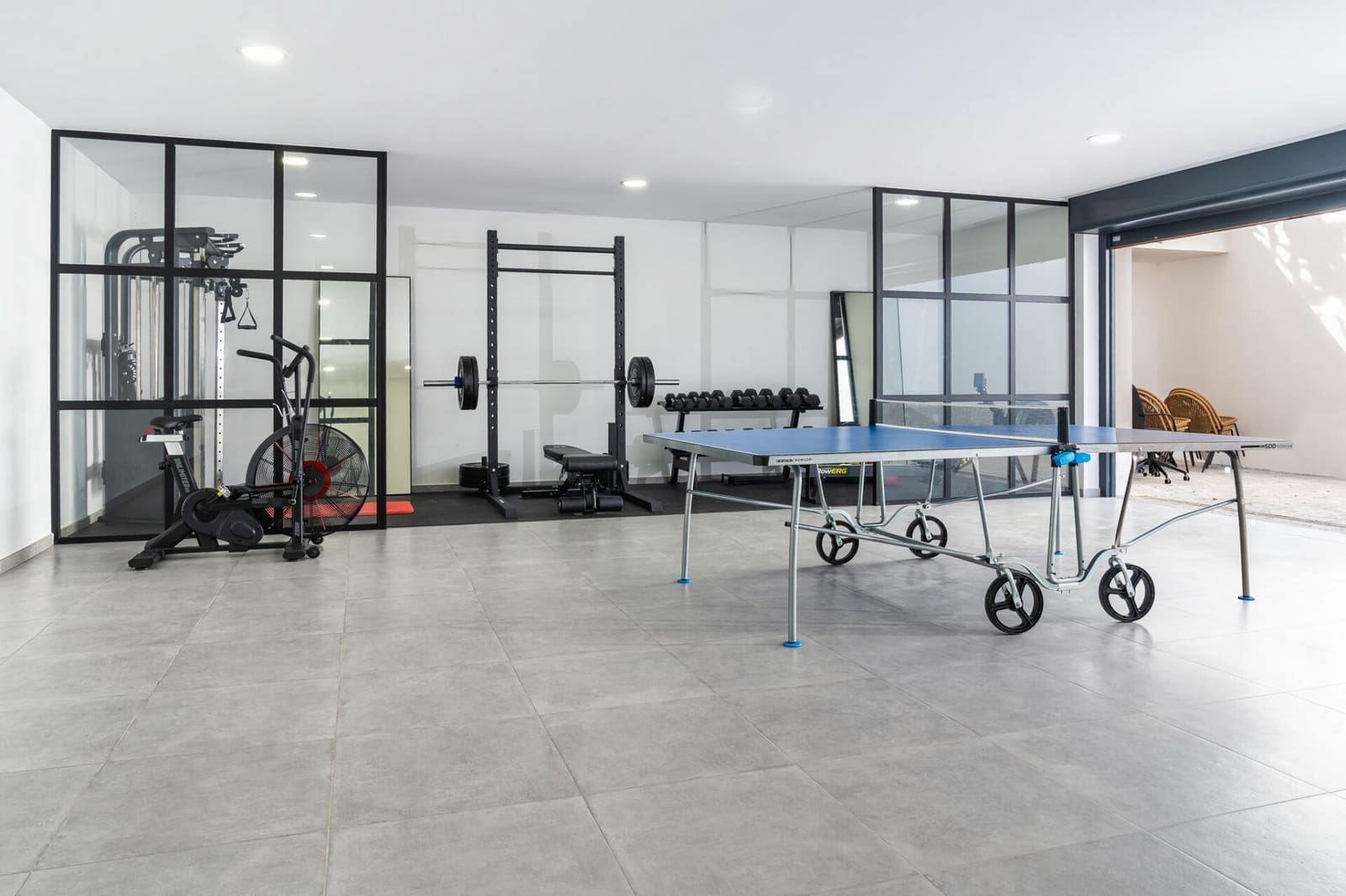 5 slaapkamer Villa te koop in Nueva Andalucia met zwembad garage - € 4.500.000 (Ref: 7969044)