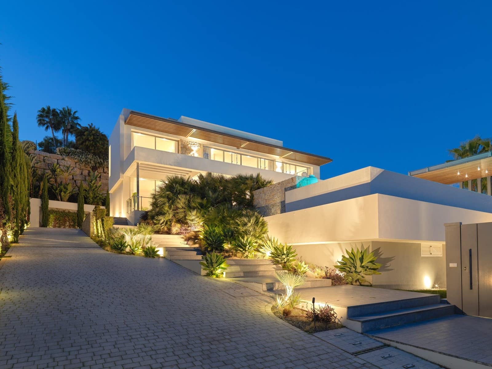 5 bedroom Villa for sale in Benahavis with pool - € 4,250,000 (Ref: 7984676)