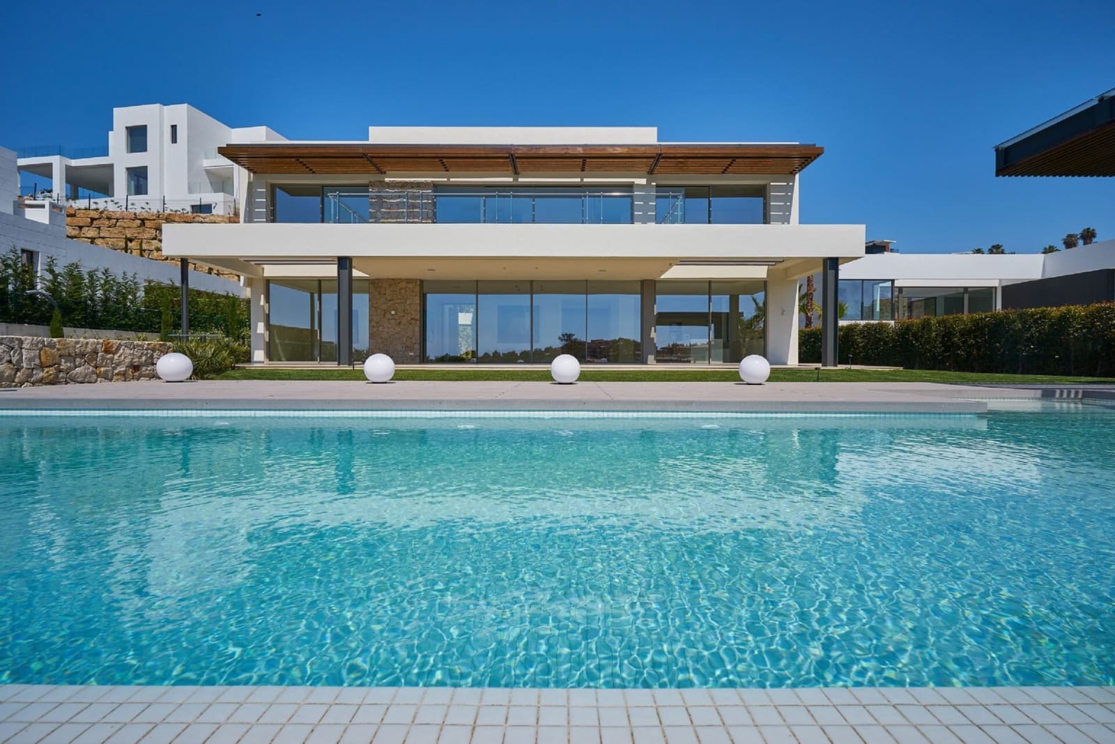 5 bedroom Villa for sale in Benahavis with pool - € 4,250,000 (Ref: 7984676)