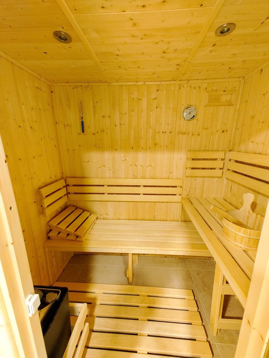 5 bedroom Villa for sale in Benahavis with pool - € 4,250,000 (Ref: 7984676)