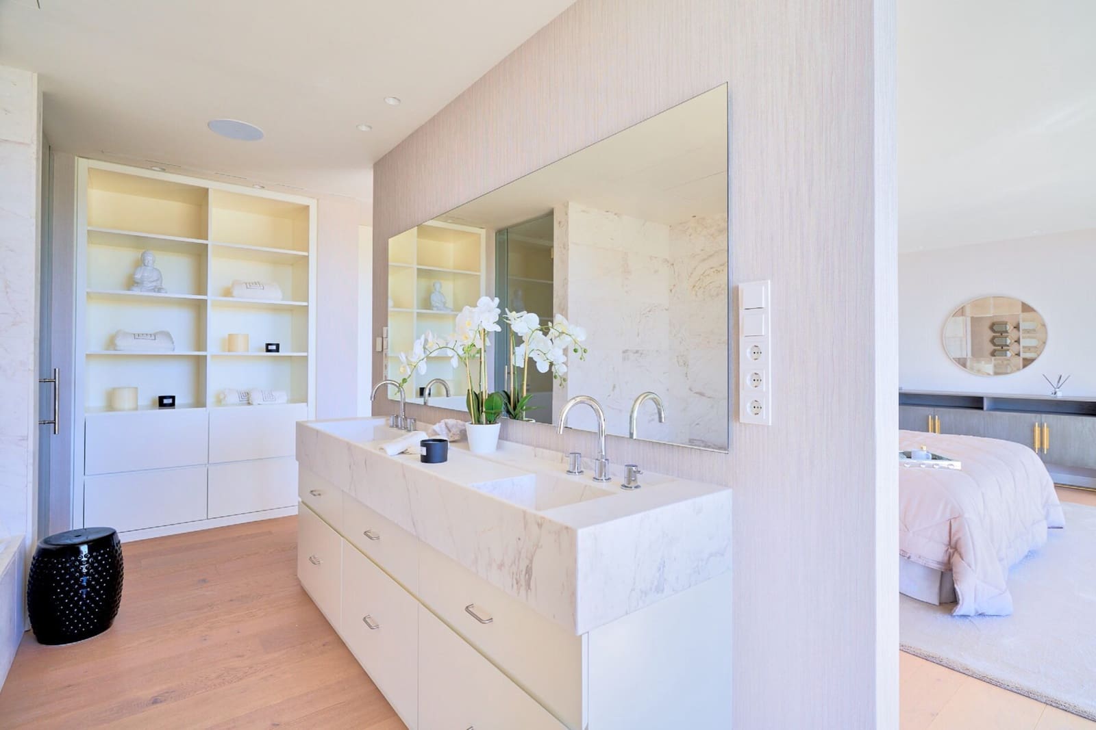 5 bedroom Villa for sale in Benahavis with pool - € 4,250,000 (Ref: 7984676)