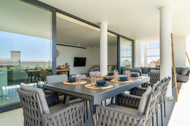 3 bedroom Apartment for sale in Fuengirola with pool garage - € 1,067,000 (Ref: 8210219)