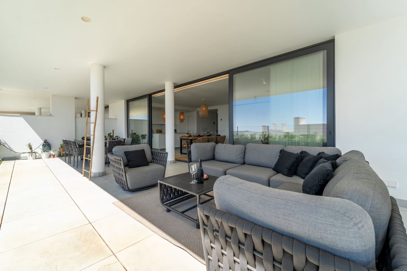 3 bedroom Apartment for sale in Fuengirola with pool garage - € 1,067,000 (Ref: 8210219)