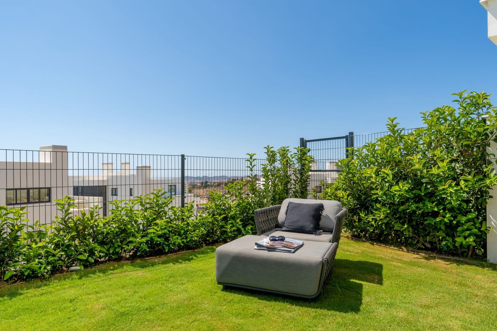 3 bedroom Apartment for sale in Fuengirola with pool garage - € 1,067,000 (Ref: 8210219)