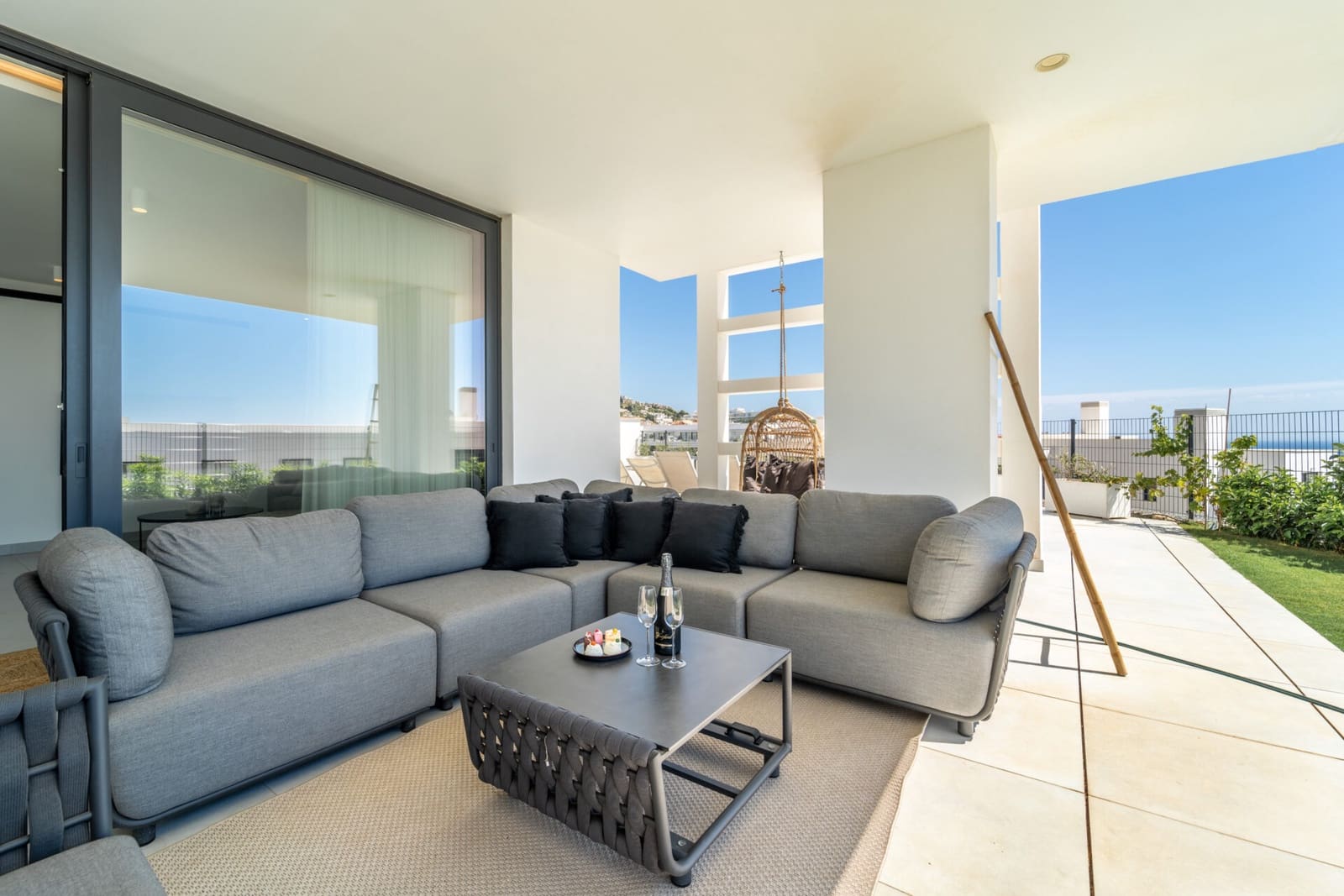 3 bedroom Apartment for sale in Fuengirola with pool garage - € 1,067,000 (Ref: 8210219)