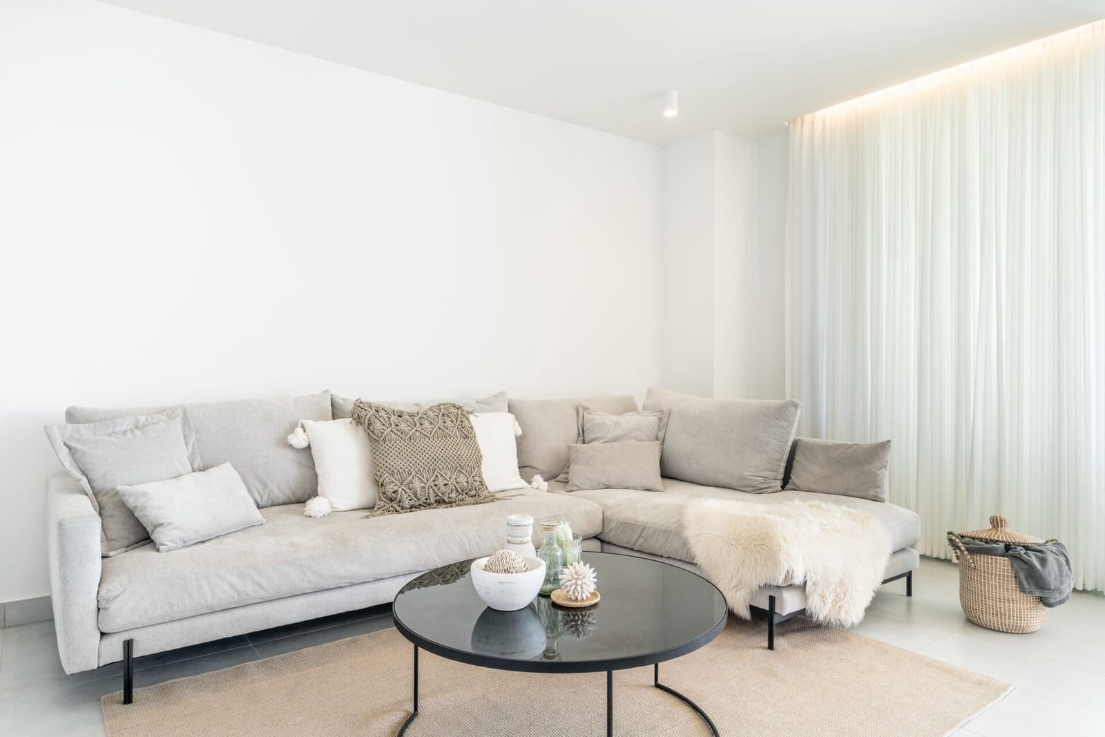 3 bedroom Apartment for sale in Fuengirola with pool garage - € 1,067,000 (Ref: 8210219)