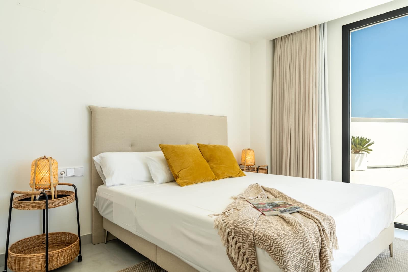 3 bedroom Apartment for sale in Fuengirola with pool garage - € 1,067,000 (Ref: 8210219)