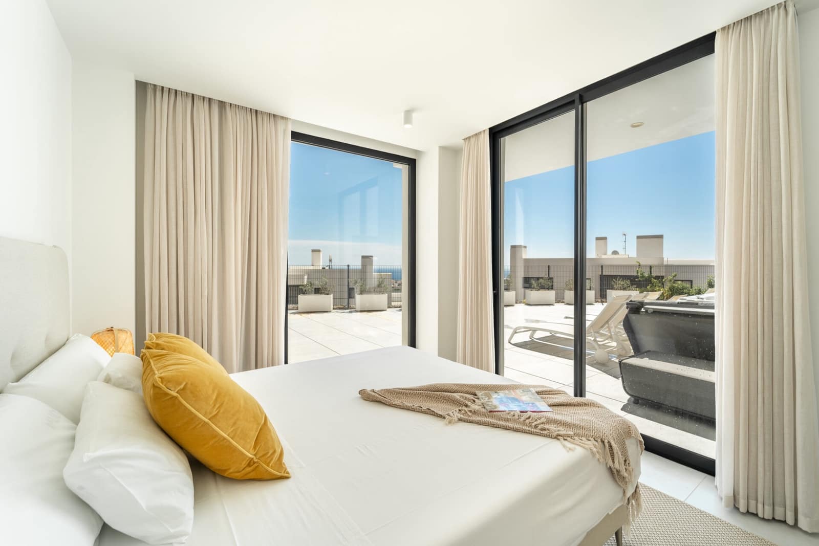 3 bedroom Apartment for sale in Fuengirola with pool garage - € 1,067,000 (Ref: 8210219)