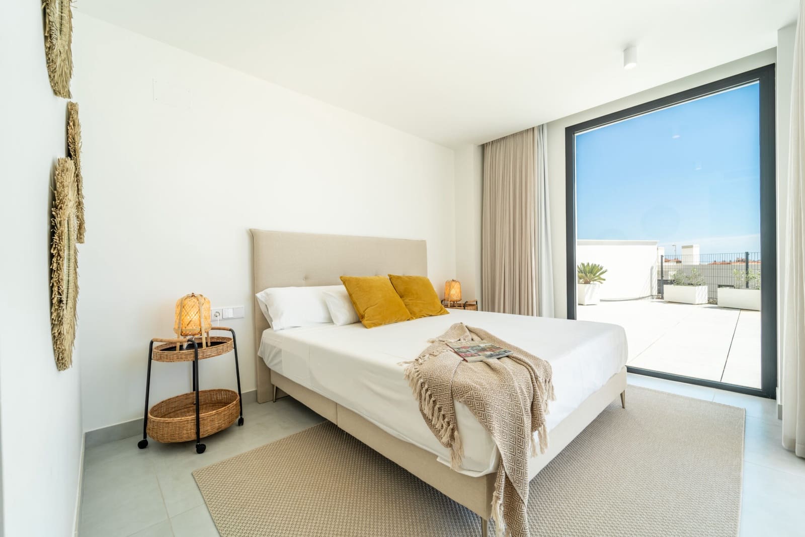 3 bedroom Apartment for sale in Fuengirola with pool garage - € 1,067,000 (Ref: 8210219)