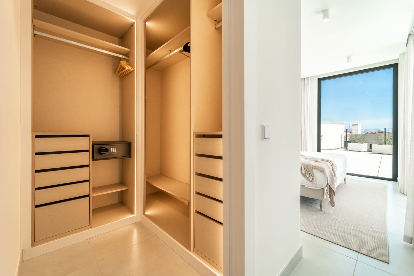 3 bedroom Apartment for sale in Fuengirola with pool garage - € 1,067,000 (Ref: 8210219)