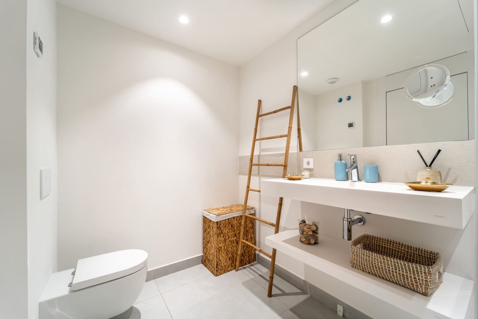 3 bedroom Apartment for sale in Fuengirola with pool garage - € 1,067,000 (Ref: 8210219)