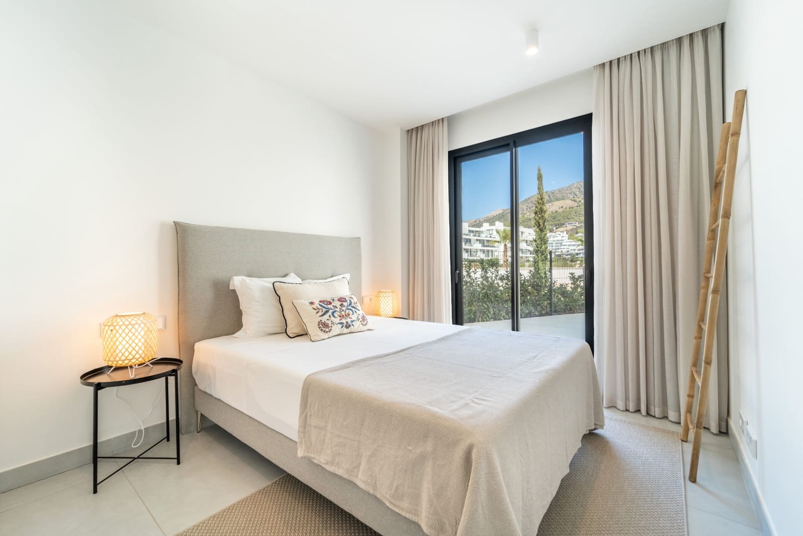 3 bedroom Apartment for sale in Fuengirola with pool garage - € 1,067,000 (Ref: 8210219)