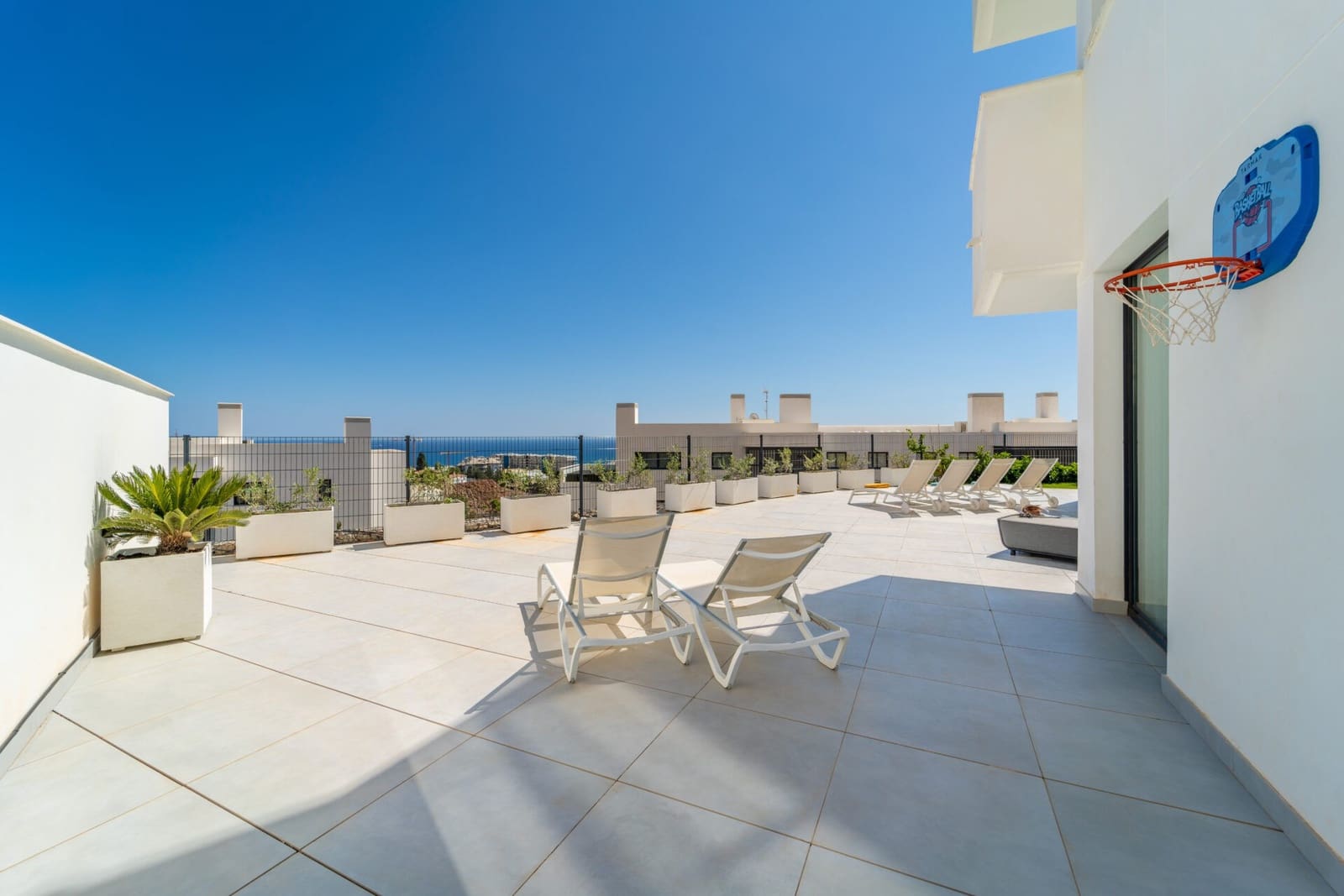 3 bedroom Apartment for sale in Fuengirola with pool garage - € 1,067,000 (Ref: 8210219)